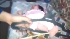 Tak to je príšerné. Otec "vychovával" svoju malú dcérku