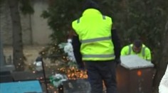 Z cintorína v Topoľčanoch odstraňujú lavičky aj truhlice. Pamiatkari rozhodli, že tam nemajú čo robiť