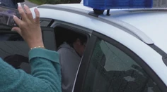 Žiakovi, ktorý sa v Novákoch oháňal sekerou, väzenie nehrozí. Domov sa však zrejme tak skoro nedostane