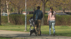 Bude mať bežná rodina na Slovensku tri až päť detí? Časť koalície hovorí o jej podpore