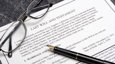 Maďarský gang si privyrába na zosnulých. Falšuje závety a oberá dedičov