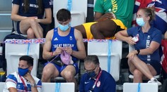 Zlatý medailista má nezvyčajný koníček. Takto si krátil čas v hľadisku na OH v Tokiu