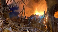 Rusi opäť zaútočili na Záporožie. Raketa zasiahla obytnú budovu práve v čase, keď ľudia spali