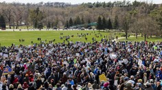 Proti politike Donalda Trumpa protestovali v uliciach USA desaťtisíce ľudí