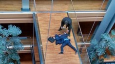 Britský poslanec je už pri vedomí, krvné zrazeniny v mozgu sa nepotvrdili