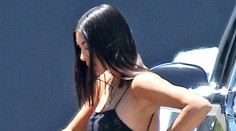 Poučila sa. Kim Kardashian zahalila legendárne pozadie do teplákov