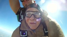 Tak táto babička má "gule". 90. narodeniny oslávila zoskokom