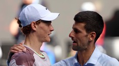 Djokovič neobháji titul, v semifinále v Australian Open podľahol Sinnerovi