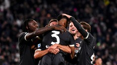 Juventus sa vďaka výhre dostal na čelo tabuľky. AC Miláno stratilo dvojgólové vedenie