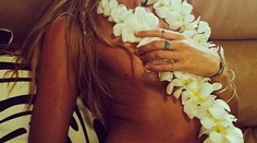 Dôkaz, že aj malé prsia dokážu očariť. Komu patria?