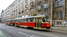 VIDEO: Láskavý skutok vodičky električky. Nemala srdce vyhodiť ženu bez domova do zimy