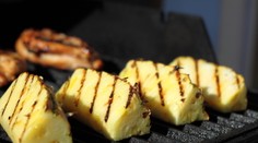 Pašeráci sú poriadne vynaliezaví! Kokaín ukryli v ananáse