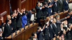 Japonský premiér rozpustil parlament a vyhlásil predčasné voľby