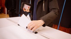 Viac ako 30 percent prvovoličov netuší, koho budú voliť. Z prieskumov vyplýva, že ich politika nezaujíma