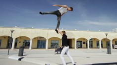 Akrobati na detskej hojdačke: Nič také ste predtým nevideli!