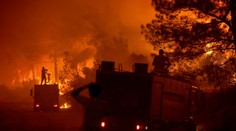 Dovolenka v ohni. Grécko a Turecko čelia rozsiahlym požiarom, evakuovali tisíce turistov