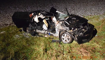 Opitý muž sadol za volant. Po náraze auta do stromu zahynula žena (†41), jej syn je ťažko zranený