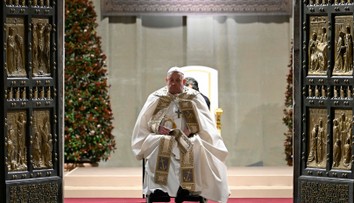 VIDEO: Pápež otvoril Sväté dvere Baziliky sv. Petra, čím sa začal Svätý rok