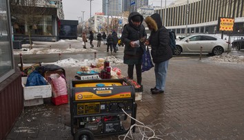 Dodrží Moskva dohodu o zastavení paľby? Mnohí Kyjevčania sú bez elektriny, vody a tepla