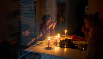 Španielsko pre výpadok prúdu vyhlásilo núdzový stav. Do ulíc nasadili desiatky tisíc policajtov