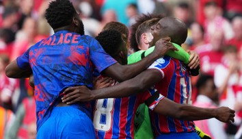 Crystal Palace oslavuje historický zisk anglického Superpohára. Liverpoolu nestačili ani góly nových posíl