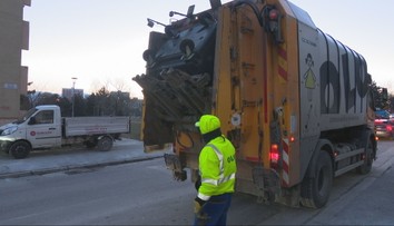 O teplej kancelárii môžu len snívať. Takto zvládajú mrazy ľudia, ktorí pracujú vonku