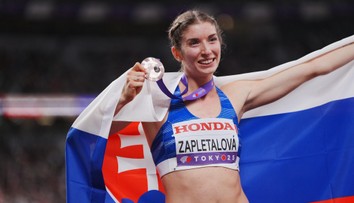 Skvelý úspech Emmy Zapletalovej na MS v Tokiu. V behu na 400 metrov prekážok oslavuje zisk medaily