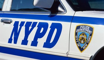 Muž hodil ročné dieťa do odpadovej šachty. Zázrakom prežilo len s ľahkými zraneniami