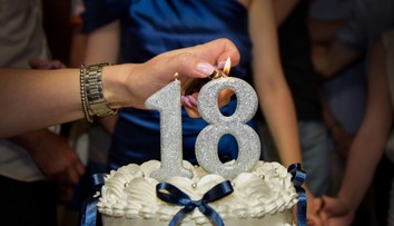 Dospelosť sa nezačína dovŕšením 18. roku. Biologicky prichádza v omnoho vyššom veku