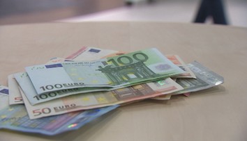 Študovať diaľkovo sa u nás oplatí čoraz menej. Ministerstvo zdvihlo cenník