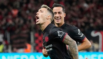 Leverkusen sa pod novým trénerom konečne prebral. K dôležitému triumfu pomohol aj Schick