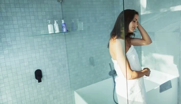 Ako často sa sprchovať a aké produkty používať? Lekár podstúpil netradičný experiment