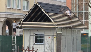 V centre Žiliny vyrástla ľudová chalúpka. Mesto chce s čiernou stavbou radikálne zatočiť