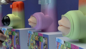 Vynález čínskeho študenta vyvolal zmiešané reakcie. Zariadenie umožňuje cítiť bozk poslaný cez internet