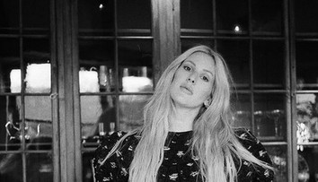 Tehotenstvo tajila, pôrod oznámila nečakaným spôsobom a syna ukázala až teraz