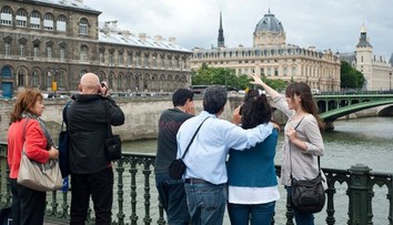 Poznávacie zájazdy sú hitom roka 2025. Čo stojí za ich raketovým nárastom?
