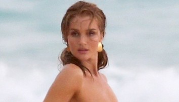 Modelka len pár mesiacov po pôrode: Odvážny záber hore bez