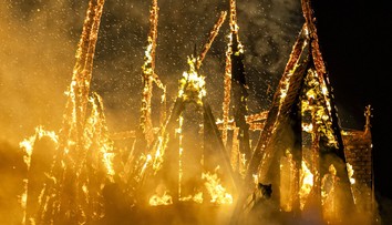 FOTO: Obrovský požiar úplne zničil známy kostol. Neogotická stavba sa zrútila