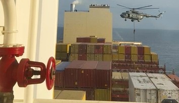 Incident pri Hormuzskom prielive: Loď zasiahol neznámy projektil