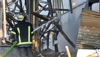 VIDEO: Ruské útoky zabili dve osoby. Raketa spravila dieru na štadióne z najvyššej ligy