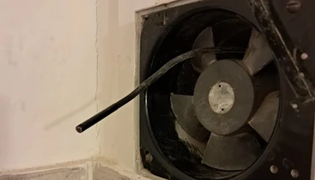 Týždne ju mal pri sprchovaní sledovať sused cez skrytú kameru: V prípade nastal posun