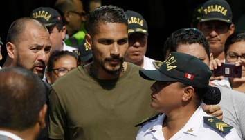 Kapitán Peru Paolo Guerrero si po dopingu predsa len môže zahrať na MS