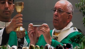 Pápež slúžil omšu v Baku. Stretol sa so slovenskými saleziánmi