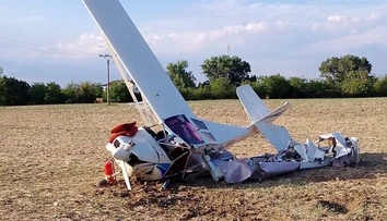 FOTO+VIDEO: Pri Sládkovičove sa zrútilo malé lietadlo, pilot a spolujazdkyňa sú zranení