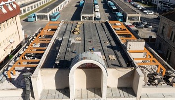 Autobusovú stanicu v Topoľčanoch poškodil dážď. Budovu zatvorili