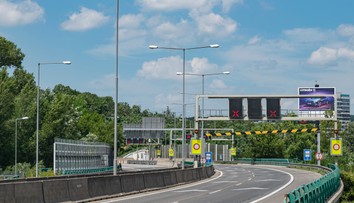 Ďalšie problémy na D2. Diaľnicu v smere z Česka museli nakrátko uzavrieť