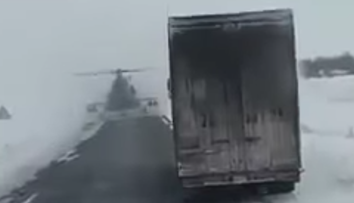 Aj "bolshaya" technika zlyháva: S vrtuľníkom pristál na diaľnici, aby sa opýtal na cestu