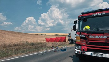 Smrteľná nehoda pri Partizánskom. Kamión prešiel do protismeru, zomrela žena (†37)