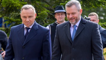 Po 10 rokoch sa lúči s funkciou prezidenta. Duda dostal od Pellegriniho praktický darček