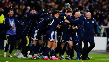 Škótsko si v infarktovom závere vybojovalo postup na MS. Slovensko pri žrebe baráže definitívne v druhom koši